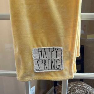 Rae Dunn Spring Throw.